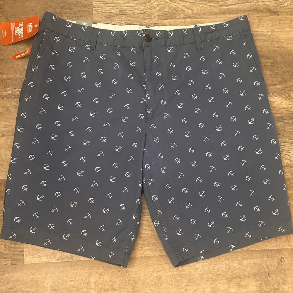 NWT Mens Navy with white anchor Dockers size 40